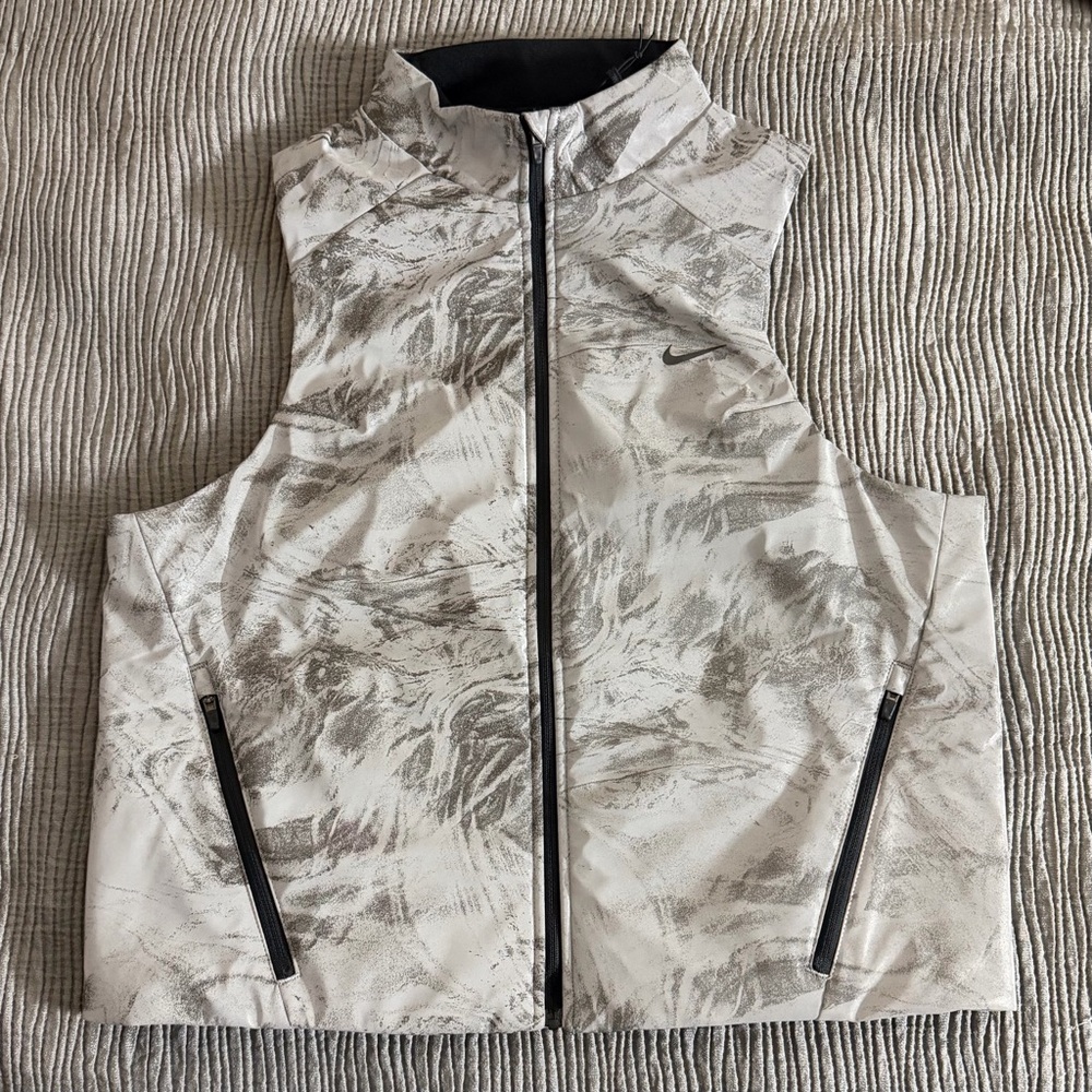 Nike Swift Therma-FIT ADV Reflective Running Vest - HV2762-078 - Vast Grey - M - Picture 10 of 14